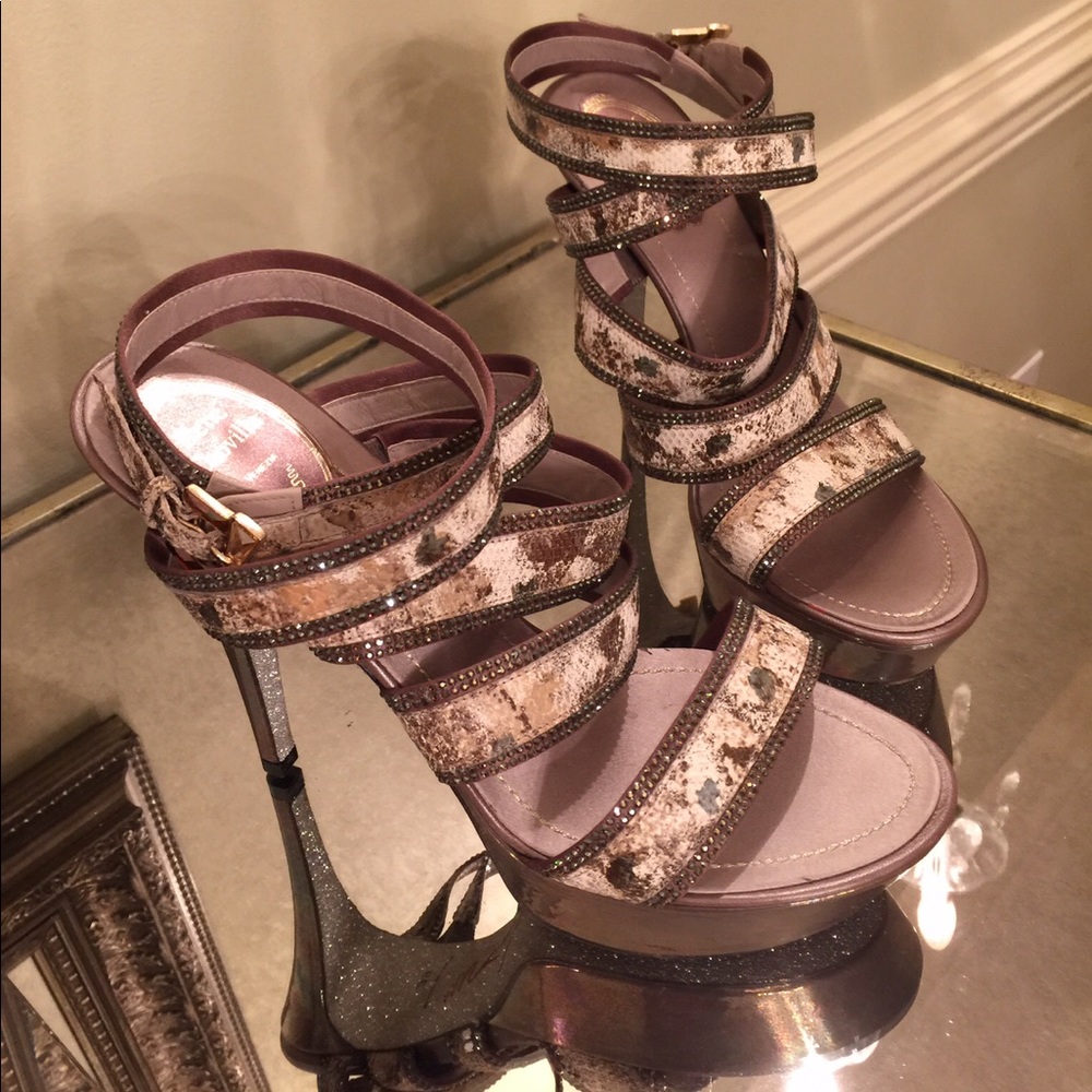 NWT🔥GORGEOUS🔥$1695 heels